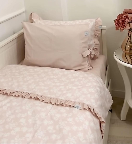 Elorenest Fırfırlı Pembe Beyaz Çiçekli Çift Kişilik Nevresim Takımı