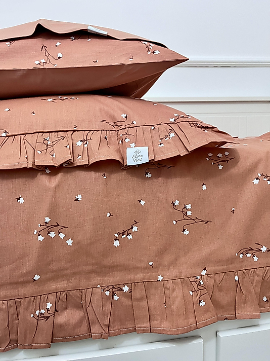 Elorenest Fırfırlı Kiremit Beyaz Çiçekli Çift Kişilik Nevresim Takımı